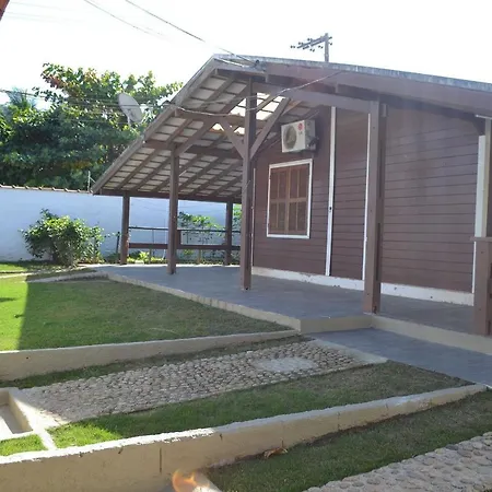 0006.06 -Maranduba - Chalé -2 Dorm - 8 Pess - 3 Quadras Do Mar - Piscina Coletiva - WIFI Churrasqueira,Ar Condicionado-2